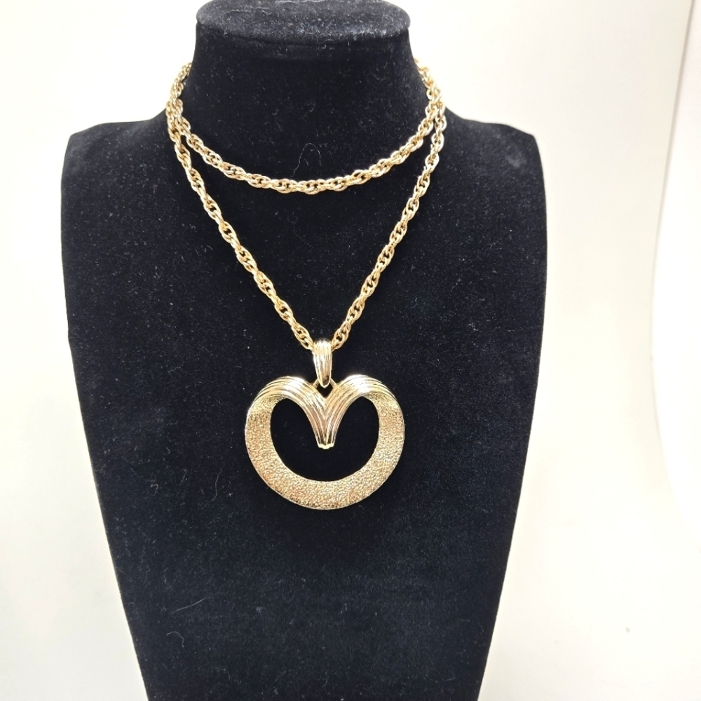 Sarah Coventry Goldtone 22" Long Heart Necklace Hammered Pattern Nice Condition